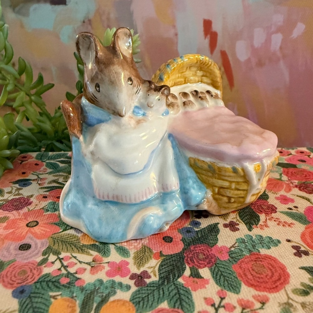 Beatrix Potter Beswick England F Warne & Co 1951 “Hunco Munco”